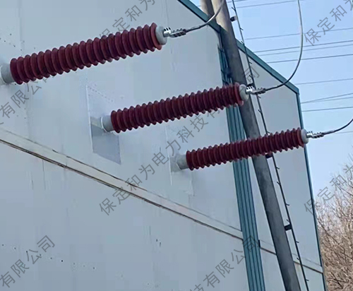 252kV復(fù)合穿墻套管現(xiàn)場運行.jpg